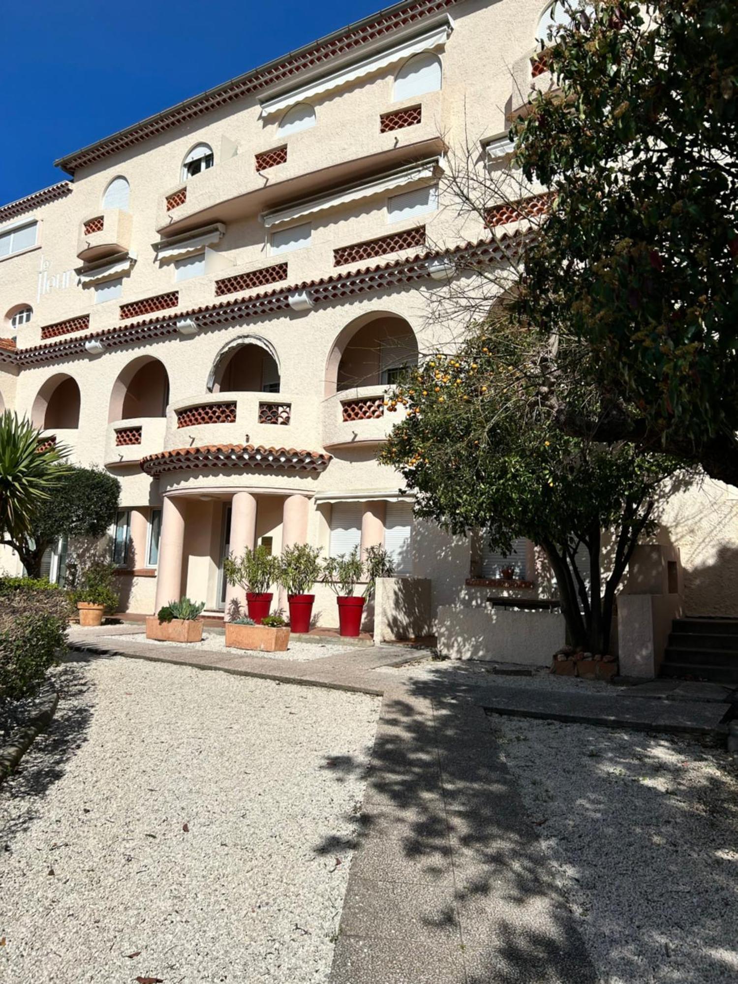 Agreable Studio Renove Avec Place De Parking Bandol Exterior foto